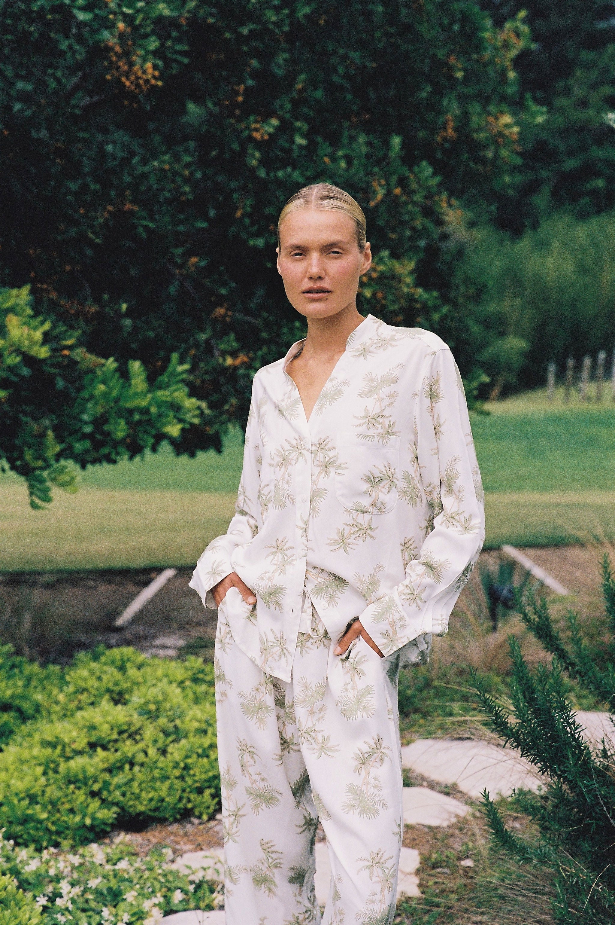 Maggie Pyjama Set - Long - Vintage Palm - Olive - Image 12