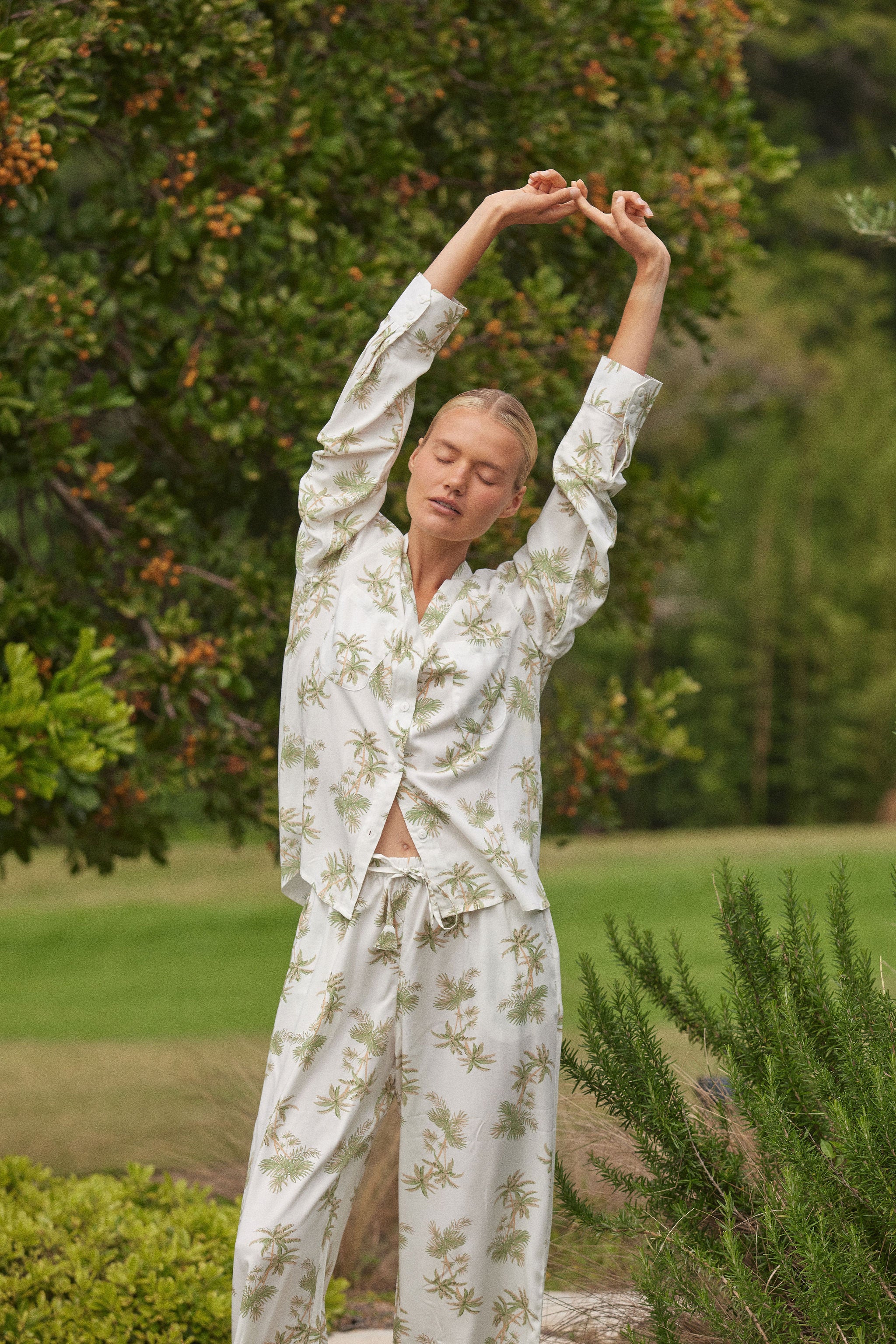 Maggie Pyjama Set - Long - Vintage Palm - Olive - Image 8